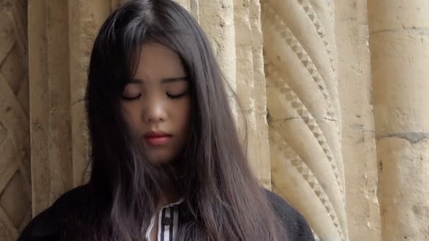 Üzgün Çinli kadın — Stok video