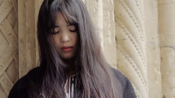 Üzgün Çinli kadın — Stok video