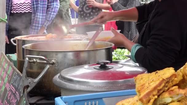 现场活动提供街头食品 — 图库视频影像