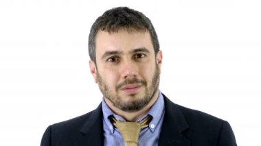Kameraya bakarak gülümseyen iş adamı