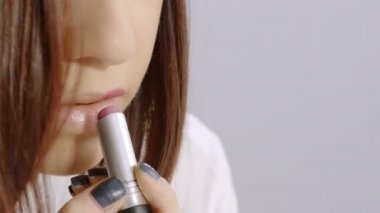 Ruj süren kadın, yakın çekim.