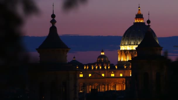 Gün batımında St Peter's Basilica — Stok video