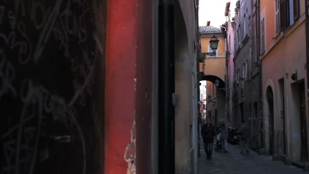 Typische Straße in Rom — Stockvideo