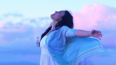 Rahatlatıcı genç bayan.