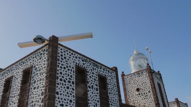 Typical house of canary with windmill on the roof — Stockvideo