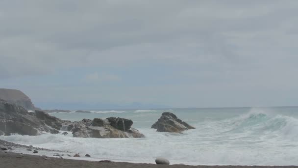 Slow motion of stormy sea during a cloudy day — Αρχείο Βίντεο