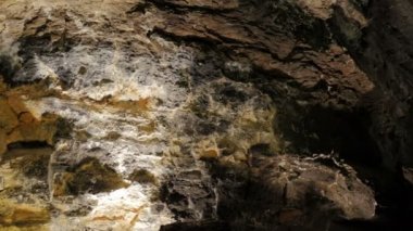 Cueva de los Verdes (Lanzarote)-kaya duvarı bir mağarada