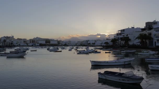 Mediterranean port with the boat while it dawns — Αρχείο Βίντεο