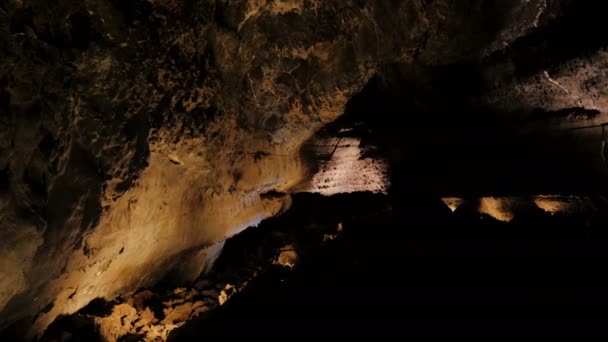 The greatness of nature, overview of the Cueva de los Verdes (Lanzarote) — Stock video
