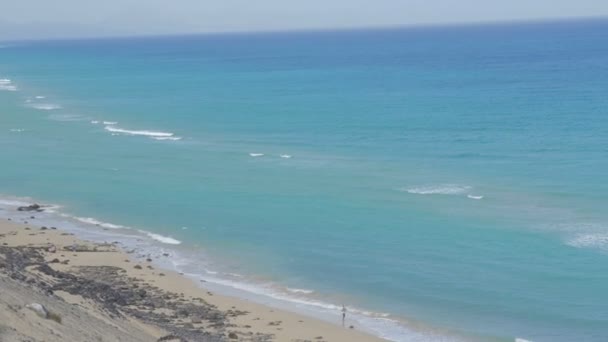 Übersicht von der Küste an einem sonnigen Tag auf Fuerteventura — Stockvideo