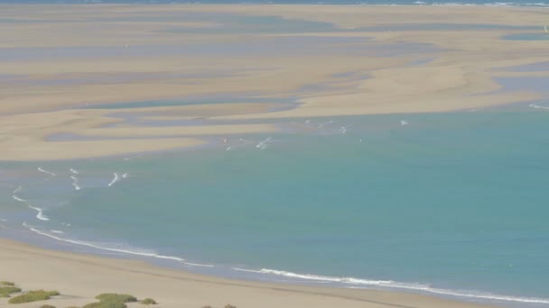 Pintorescas vistas de Fuerteventura rodeada por el mar — Vídeo de stock