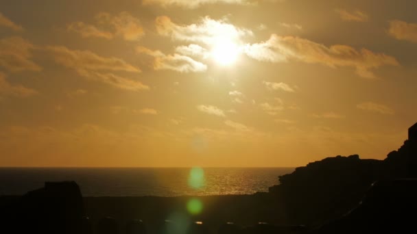 Vista maravilhosa do pôr do sol junto ao mar, o sol começa a cair - La Pared (fuerteventura ) — Vídeo de Stock