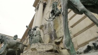 Budapeşte-San Matthias anıtsal çeşme detayını