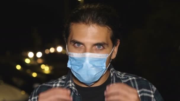 Självförtroende Hopp Ung Man Tar Sig Masken Andas Suck Lättnad — Stockvideo