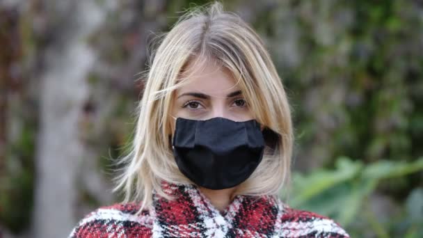 Corona Virus Young Beautiful Woman Wears Mask Stares Camera — Stock Video
