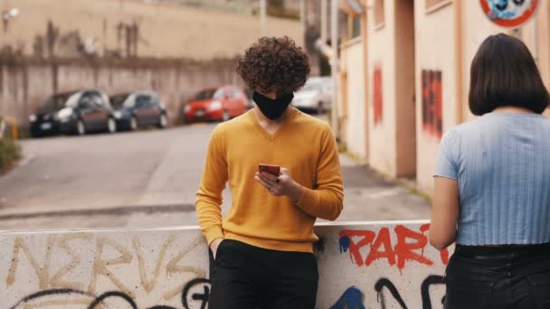 Siga Regras Tipos Homem Telefone Afasta Uma Menina Muito Perto — Vídeo de Stock