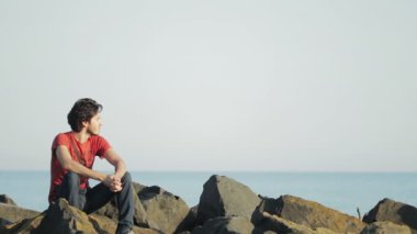 Dalgın üzgün çocuk arıyorsunuz