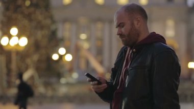 Roma'nın turistik bir kısa mesaj ile cep telefonu St. Peter's Meydanı'na gönderir.