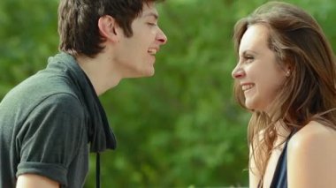 genç bir çift söz