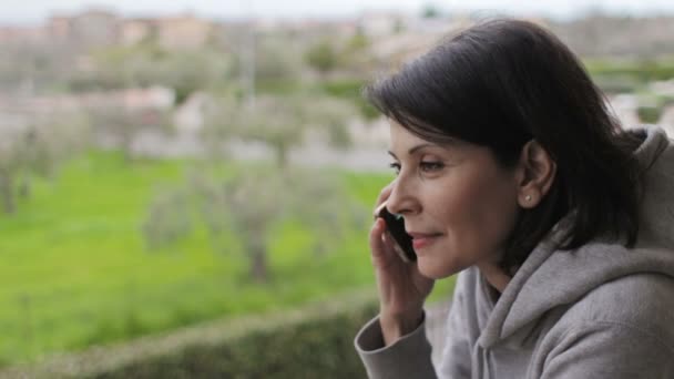 Donna chiama il telefono — Video Stock