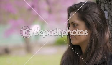 dalgın hüzünlü kız parkta: açık, sorunlar, sorun, genç, sevimli, kadın