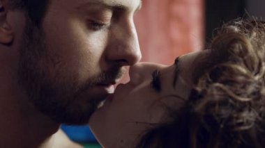 Çift öpüşme: ihale anlar, sevgi dolu, sevgili, ilişki sahip