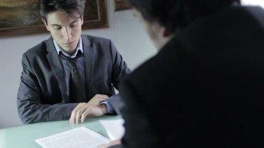 İş ortakları sözleşme imzalıyor