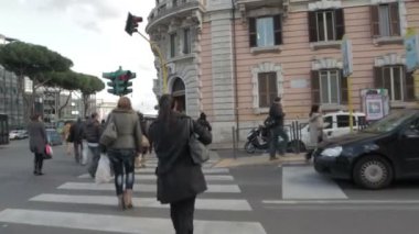 yaya geçidi - insanlar yürürken, insanlar Steadycam atış