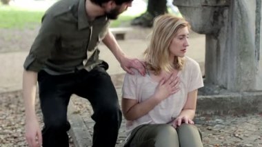 Barış ve sevgi bulmak için bir bağımsız değişken sonra-çift öpücük