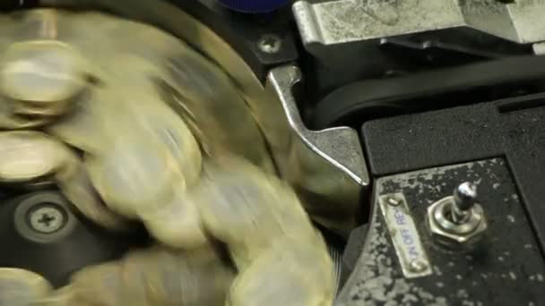 Máquina de monedas contando dinero — Vídeo de stock