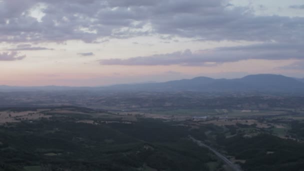 Prachtige landschap bij zonsondergang — Stockvideo