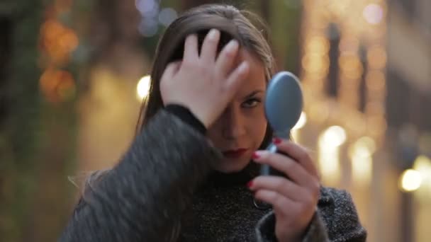 Woman on the street using a mirror — Stock Video