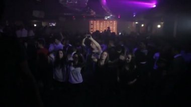 parti ve dans kalabalık 