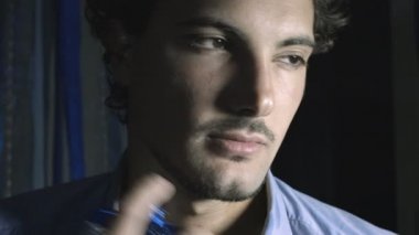 adam kendisi için püskürtme parfüm