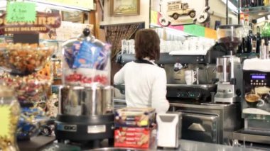 kahve espresso yapmak İtalyan bir barda - dolly