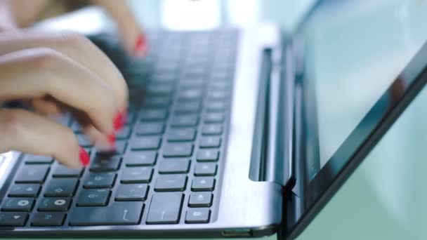 Young woman using notebook — Stock Video