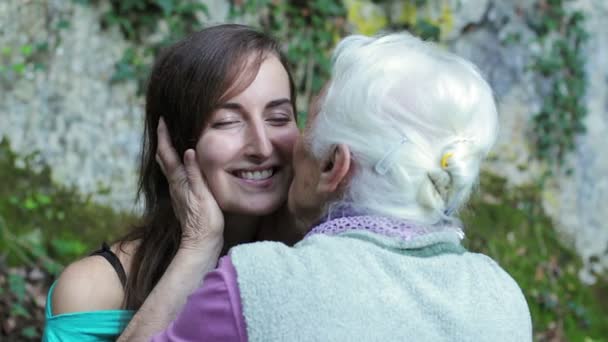 Grandmother kiss her granddaughter — Stockvideo