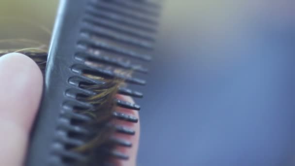 Close-up de um corte de cabelo - cabeleireiro - cabeleireiro — Vídeo de Stock