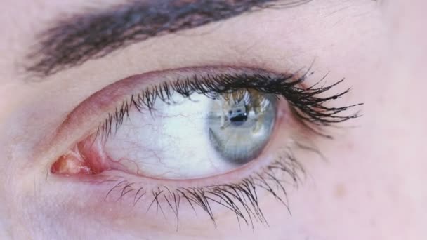 oeil d'une jeune femme