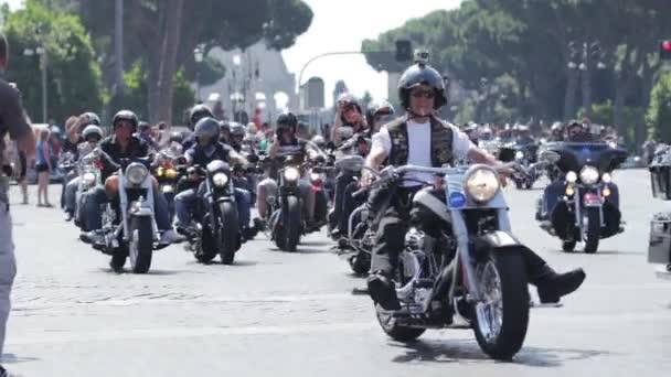 Harley Davidson Motorradparade — Stockvideo