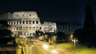 Roma'nın gece Coliseum
