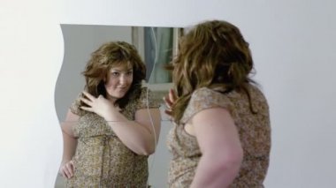 Ayna, şişman kadın