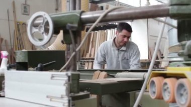 zor iş bir fabrikada - woodworker - marangozlar - dolly
