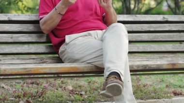 Komuta sizde parkta tablet bilgisayar kullanarak