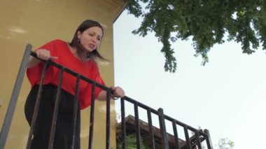 Romeo ve Juliet modern - erkek ve kadın aşık - kez öp