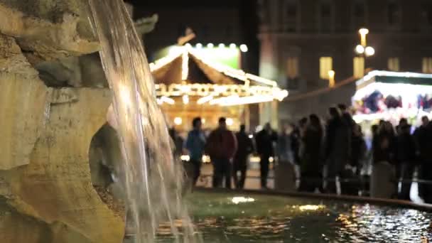 Piazza navona pendant la période de Noël - fontaine de bernini et carrousel — Video