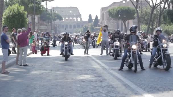 Parada rowerzystów motocykl Harley Davidson — Wideo stockowe