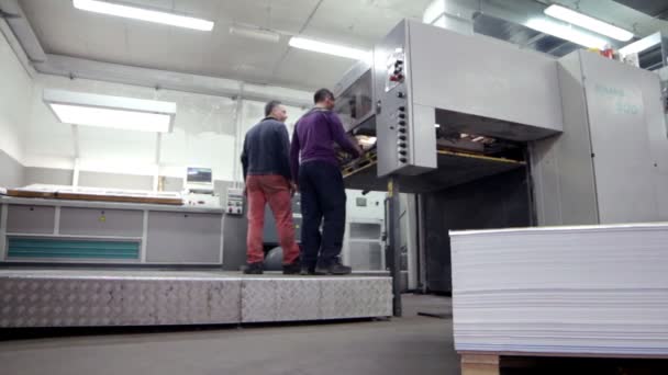 Industrial printing of newspapers — Stock Video