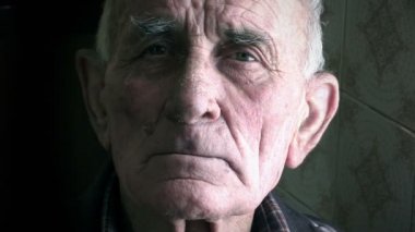 puro ile yaşlı adam