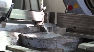 Şerit testere ile kesme demir